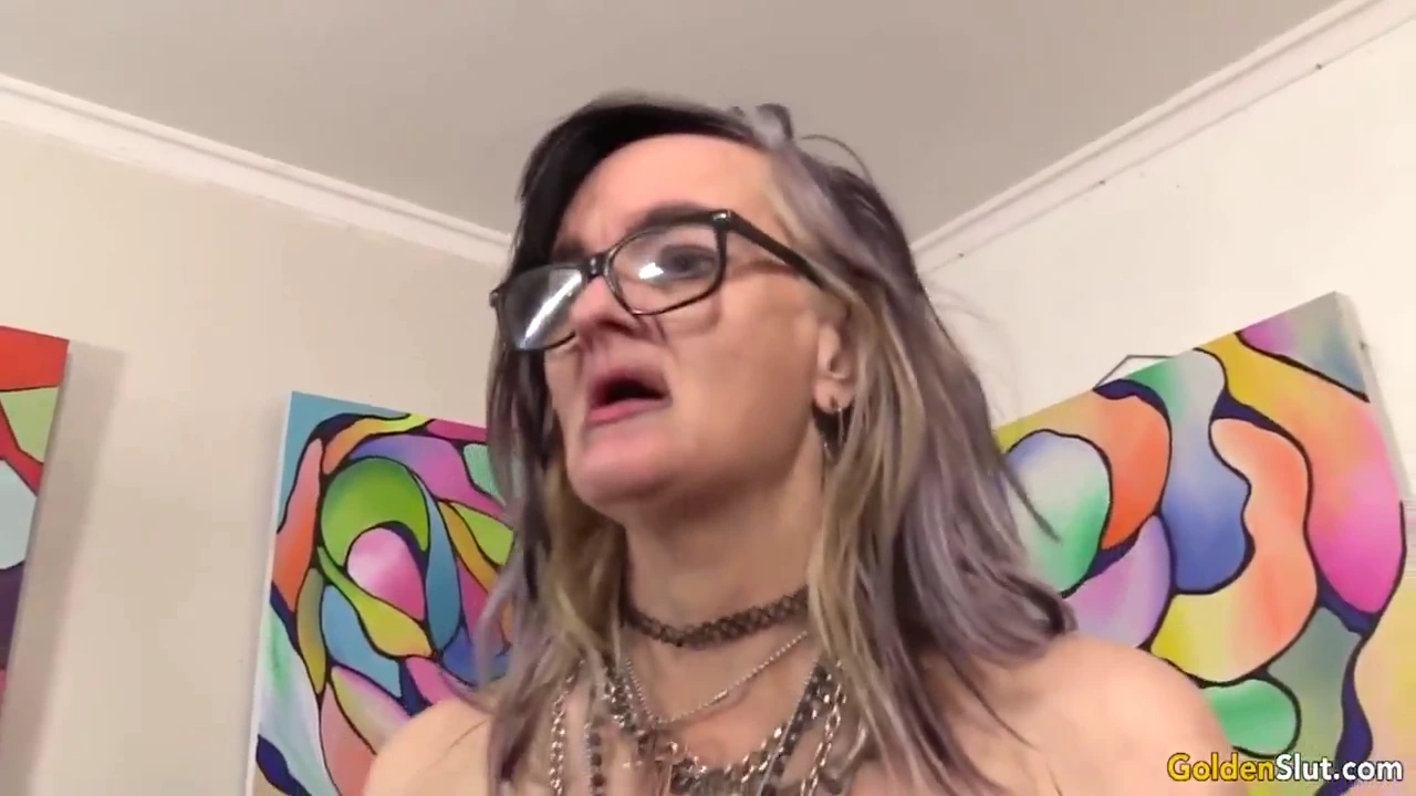 Old granny craves hard dick to satisfy her sexual desires porn video